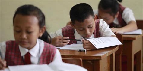 Daftar SD Lampirkan Surat Imunisasi? Halaman 1