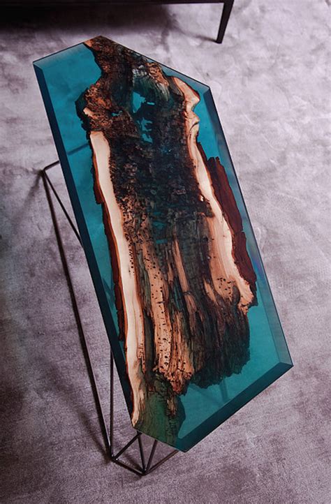 Flower encapsulation in crystal resin 7. Beautiful Resin & Wood Design Tables - Fubiz Media