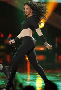 Kelly Rowland Shows Off A Very Rounded Posterior In Skintight Catsuit For Vh1 Divas Show Daily