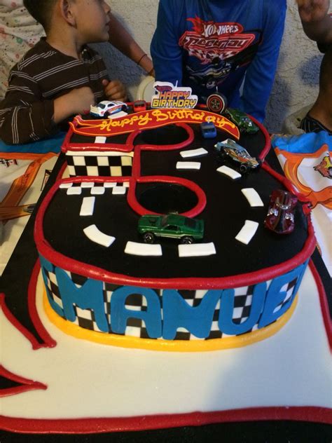 This hot wheels cake is winner's circle worthy. Hot wheels birthday cake | Hot wheels birthday cake ...
