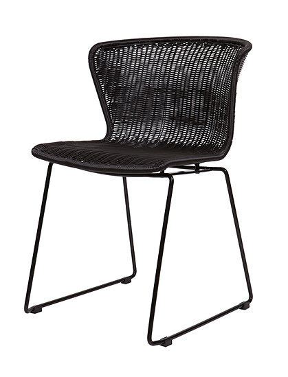 Stuhl rivan mit sitzschale in weiß sorgt für freundliche atmosphäre am tisch. Stuhl Sitzschale, geflecht von de EEKHOORN