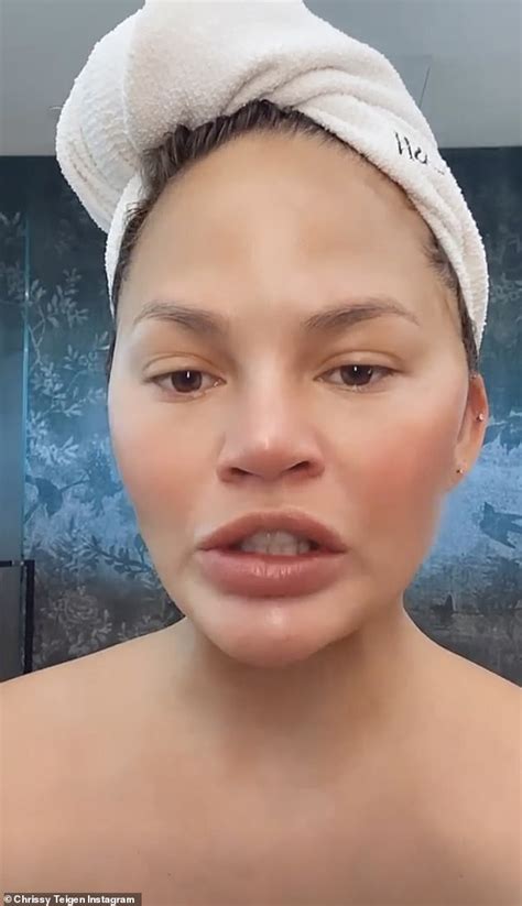 Chrissy Teigen Frantically Deletes Stupid Twitter Clips Daily Mail Online
