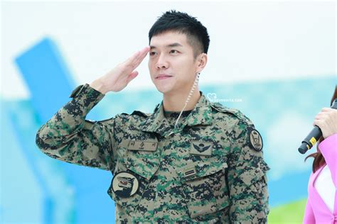 A shining star who never dims for a. 10 pictures of Lee Seung Gi's army transformation - Koreaboo