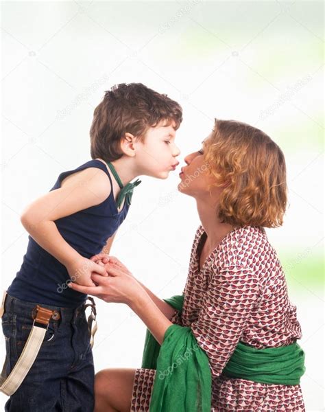 mère et fils baiser Photographie nanka photo