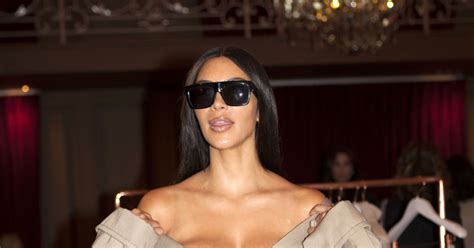 Kim Kardashian Célébrités au défilé de mode Siran collection prêt à