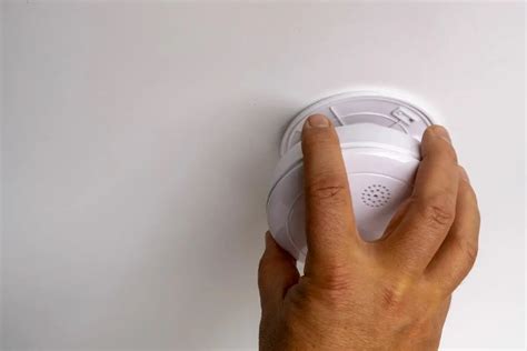 How And When To Replace A Hard Wired Smoke Detector