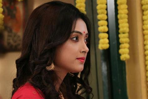 Click To Know About Roshnis New Role In Zee Bangla Laughalaughi