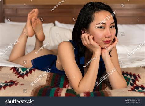 Bottomless Girl Photos Et Images De Stock Shutterstock