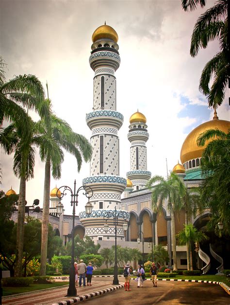 Jame Asr Hassanil Bolkiah Mosque Also Called Kiarong Mosqu Flickr