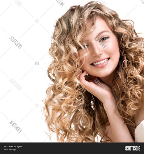 20 best lush and curly blonde hairstyles