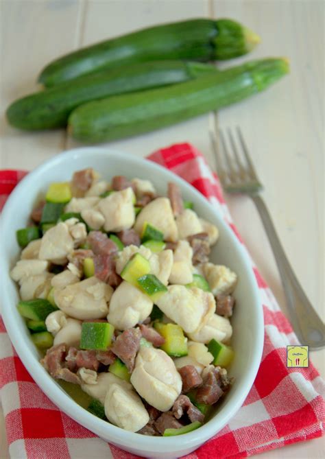 Grazie alla speciale panatura con cornflakes sembrano fritti ma in realtà sono cotti in forno, volendo potete cuocerli anche in padella. Bocconcini di pollo zucchine e crudo, ricetta facile con ...