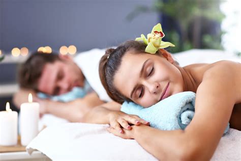 60 Or 90min Massage Couples Massage Or Massage Beauty Treatment In