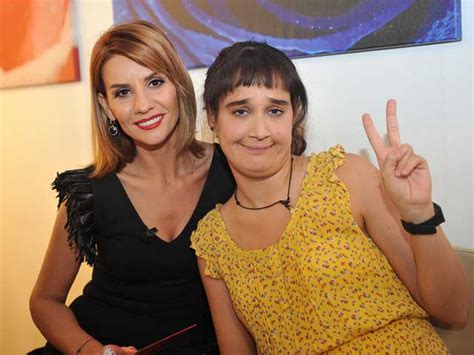 Film ekibinin tam kadro katıldığı gecede özay'ı sevgilisi barış arduç'un yanı sıra birçok ünlü isim yalnız. Deliha, Esra Erol'da kendine koca aradı!