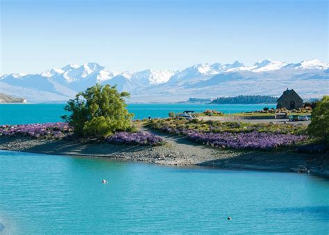 Lake tekapo is a small touristic town on the shores of a turquoise lake. Visit Lake Tekapo on a trip to New Zealand | Audley Travel