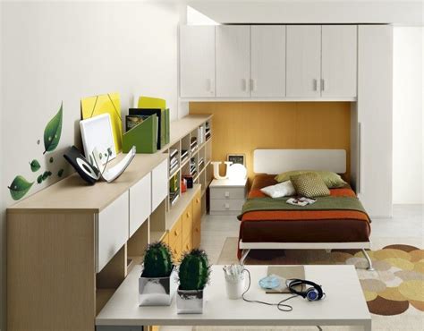 I letti a castello hanno misure standard, studiate sia per il letto basso che per il letto alto tenendo come riferimento l'altezza del soffitto h270cm. Armadiature a ponte per letto matrimoniale, una piazza e ...