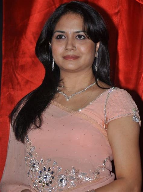 Indian Hot Singer Sunitha Photos In Pink Saree Cinehub