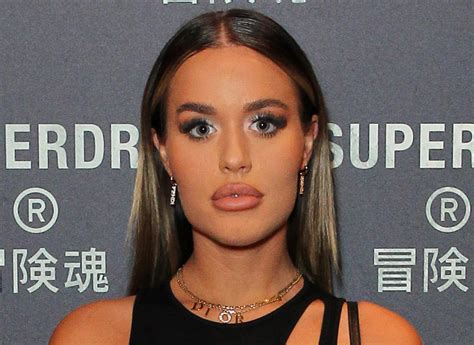 Lottie Tomlinson In Bathing Suit Says Hi From Paradise — Celebwell