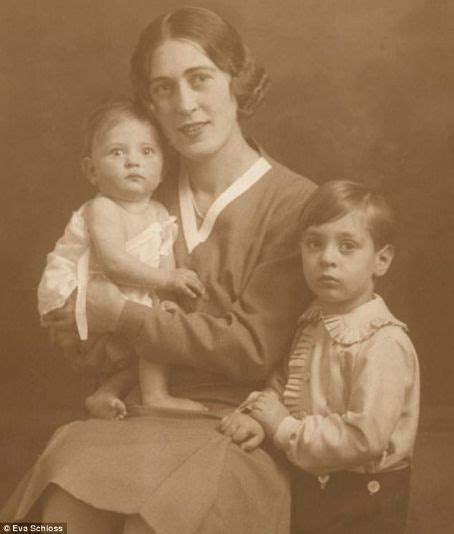 Eva Schloss With Her Mother Fritzi And Older Brother Heinz Elfriede