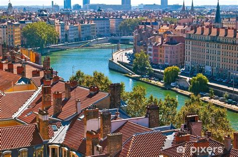 Bli inspirert av lokalkunnskap og finn ut alt som er verdt å vite om lyon. Fotobehang Lyon, Frankrijk • Pixers® - We leven om te ...