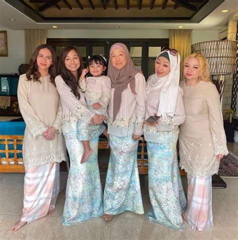 Kalangan penganalisis bersetuju pengumuman ismail sabri yaakob tengah hari tadi bahawa 31 daripada 42 ahli parlimen barisan nasional (bn) terus menyokong pentadbiran muhyiddin yassin mendedahkan bahawa perdana menteri tidak lagi mempunyai sokongan majoriti di dewan rakyat. Eksklusif Foto2 Isteri-Isteri Menteri Ini Tetap Anggun ...