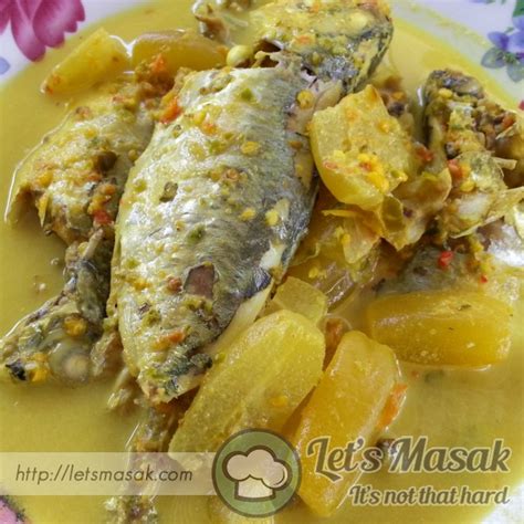 Ikan kembung (disiang dan dicuci). Ikan Masak Lemak Cili Padi Belimbing Buluh Recipe | LetsMasak