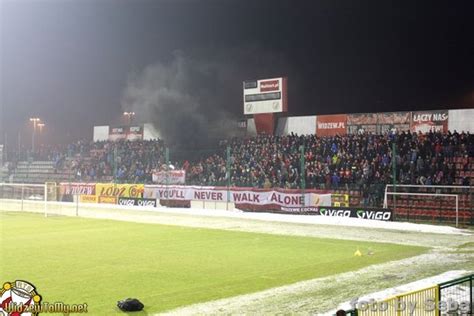 Zobacz galerię zdjęć z dzisiejszej prezentacji widzewa. 1000 Widzew Lodz fans showed up at the team's training