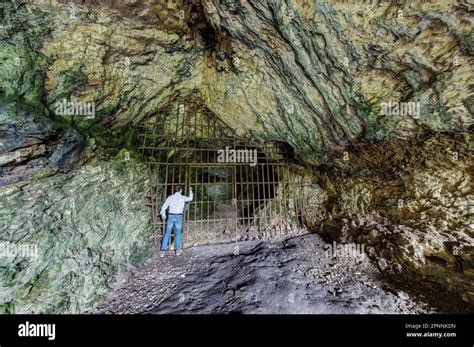 Hohlenstein Stadel Cave In The Swabian Alb Eiszeit Cave Site Of The