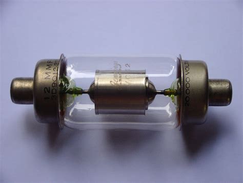 Filevacuum Capacitor With Uranium Glass Wikipedia