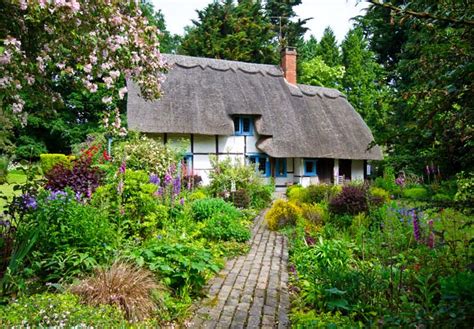 How To Design An Old Fashioned Cottage Garden