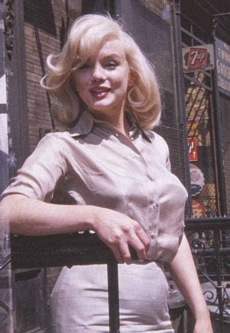 Marilyn Monroe Approximately Four Months Pregnant In 1960 R