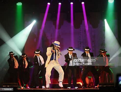 Michael Jackson Impersonator Kenny Wizz Performs Live Photos And