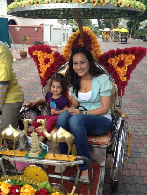 Izara aishah, aaron aziz, hisyam hamid, zaidi omar. Asam Pedas Melaka: TS: Aaron Aziz Tunjuk Badan Atas Katil ...