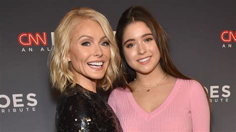 Kelly Ripa Brings Stunning Daughter Lola Consuelos To Cnn Heroes All Star Tribute