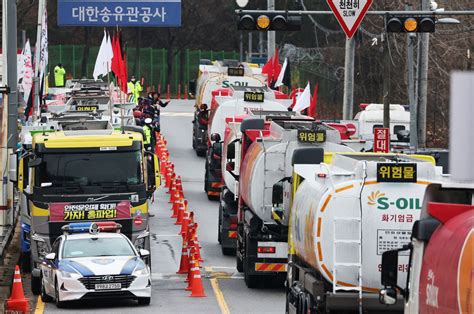 South Koreas Striking Truckers Say No Deal Reached In Government Talks