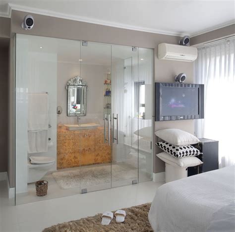 However, as open floor plans become more and more popular, many homes are beginning to include bedrooms with bathrooms that are breaking the mold. Open Bathroom Concept for Master Bedrooms