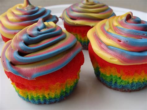 Here's what you need for 12 cupcakes: Birthday Cake: Rainbow Colored Cupcakes