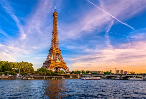 Book your tickets now : La Tour Eiffel est le monument le plus instagrammé au ...