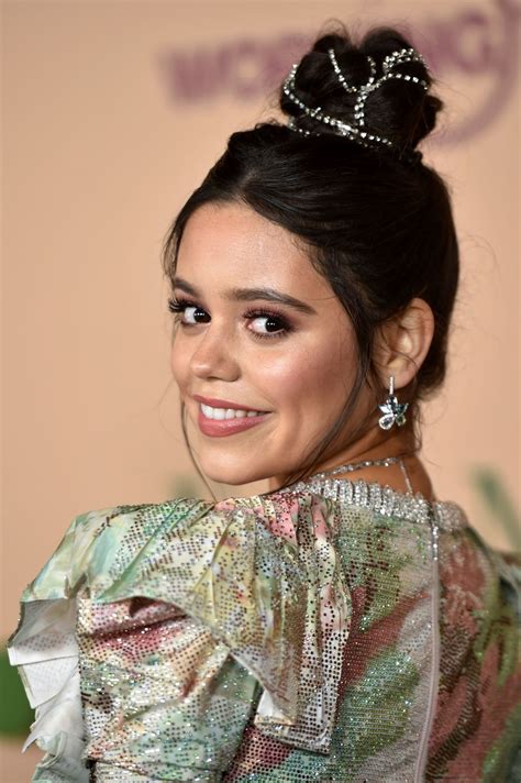 Jenna ortega ретвитнул(а) elizabeth hernandez. JENNA ORTEGA at Emma. Premiere in Los Angeles 02/18/2020 ...