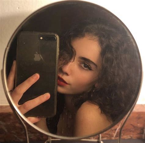Lydiamch On Insta Aesthetic Girl Selfies Poses Girl Icons