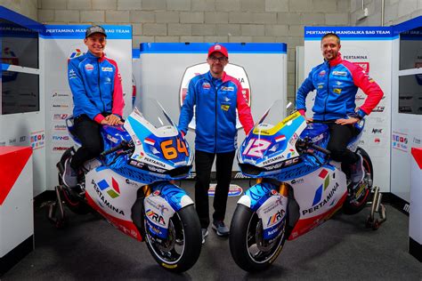 Tom lüthi will start from 13th position on the moto2 grid this sunday for the styrian grand prix in spielberg. Fotoverslag: Bo Bendsneyder en Tom Lüthi in hun nieuwe ...