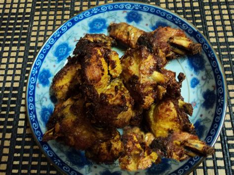 Di malaysia, ayam rempah biasanya disajikan bersama nasi lemak yang bikin makin menggugah selera. Dunia MummyAaron: Ayam Goreng Berempah