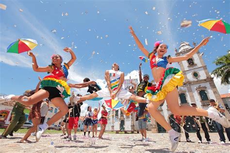 O Frevo é Uma Dança Típica De Pernambuco E Atrai Milhares De Turistas