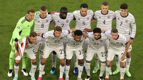 Das spiel ist im livestream und im tv zu sehen und damit sie nichts. Deutschland gegen Portugal: Die Aufstellung bei der EM 2021 | Goal.com