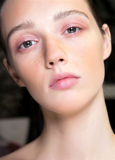The Lipgloss On Eyelids And Face Hack I Love Stylecaster Runway