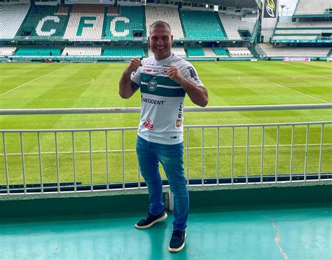 Download UFC Contender Mauricio Rua Wallpaper | Wallpapers.com