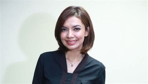 Ibunya najwa shihab bernama fatmawati assegaf. Spesial, Najwa Shihab Lakukan Stand-Up Comedy Di Konser ...