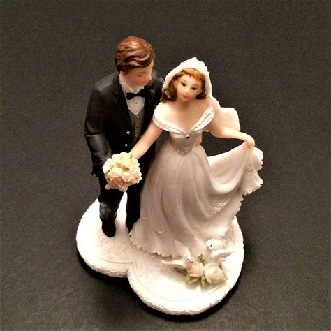 Vintage Bride And Groom Richesco Figurine Small Wedding Cake Topper