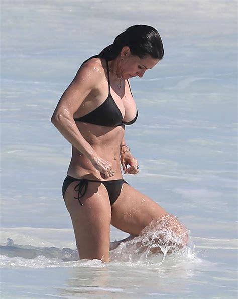 Courteney Cox In Bikini On The Beach In Bahamas Hawtcelebs