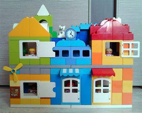 Gehe mit dem baby im kinderwagen spazieren amüsiere dich auf den schaukeln kuschle dich in einen schlafsack lego duplo twofamily house haus domik duration. Lego Duplo Häuser - Lego - #Duplo #Häuser #Lego | Lego ...