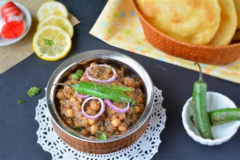 ਛੋਲੇ ਭਟੂਰੇ) is a dish from the punjab region in the northern part of the indian subcontinent. Chole Bhature Recipe, Quick and yummy chole bhature recipe